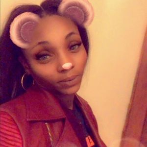 Meet your Posher, Joyla